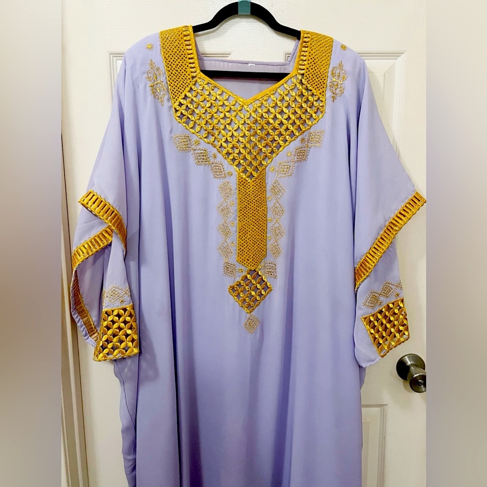 Elegant Gold Embroidered Kaftan Retro Robe, Lilac Color - Picture 5 of 7
